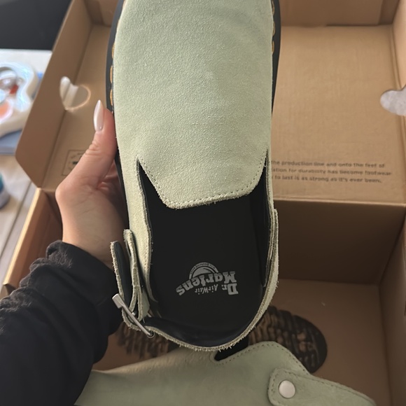 Clogs - Picture 2 of 3